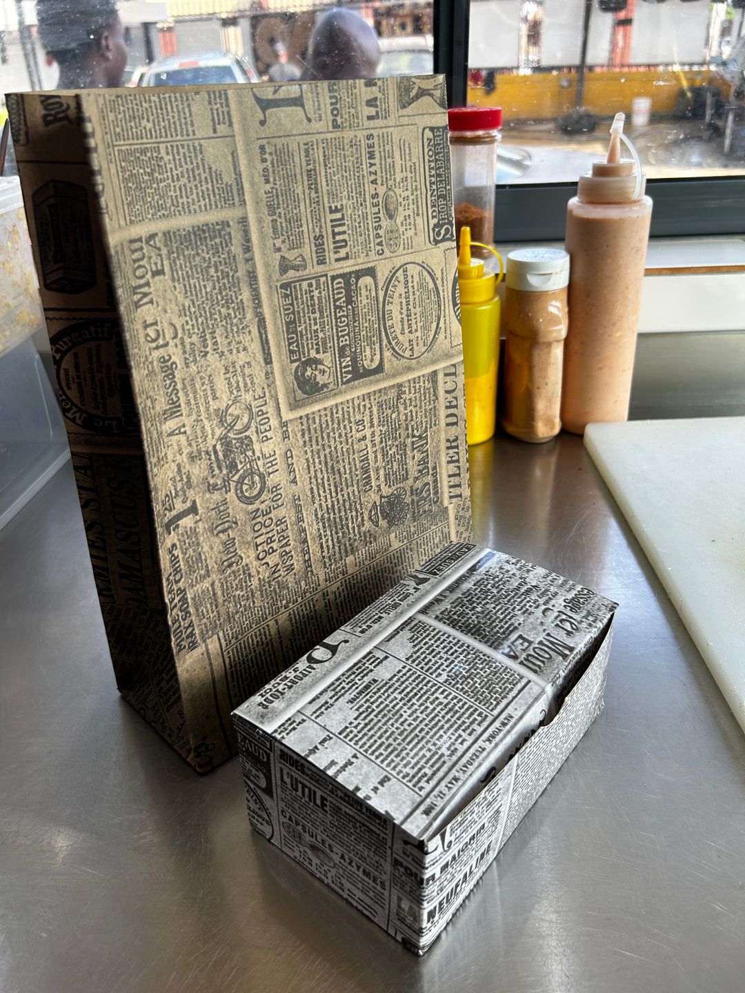 RETRO NEWSPAPER PRINTS QUICK SERVICE TAKEOUT BOXES