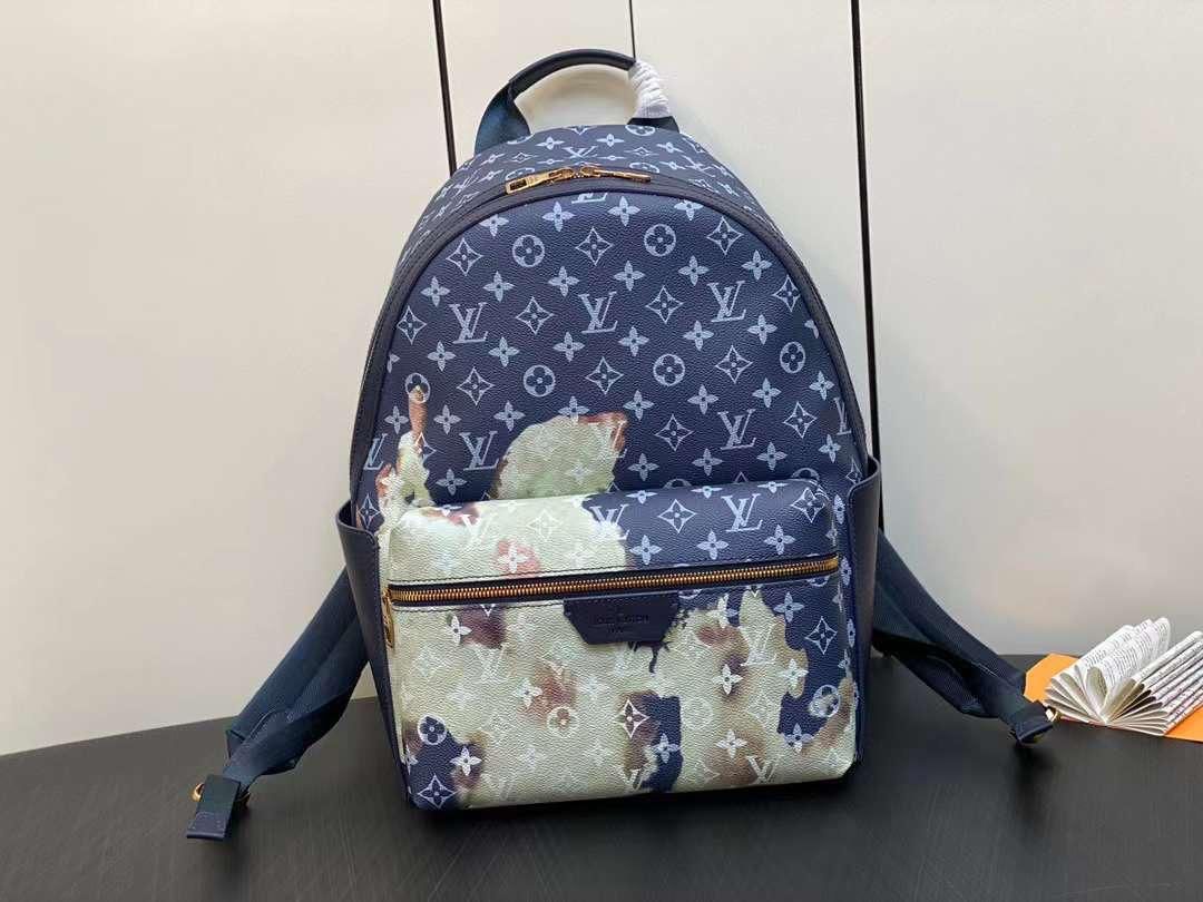 LOUIS VUITTON Discovery Backpack