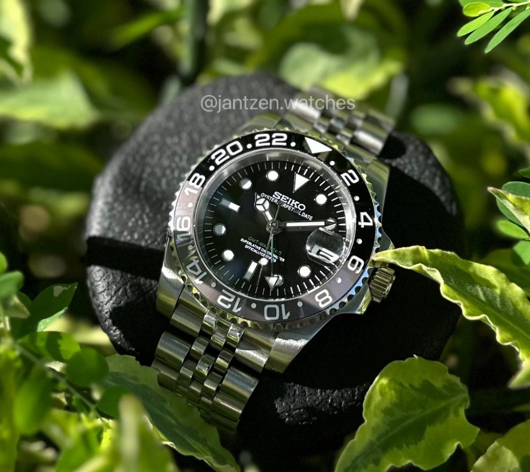 Bruce Wayne 4-Hand GMT