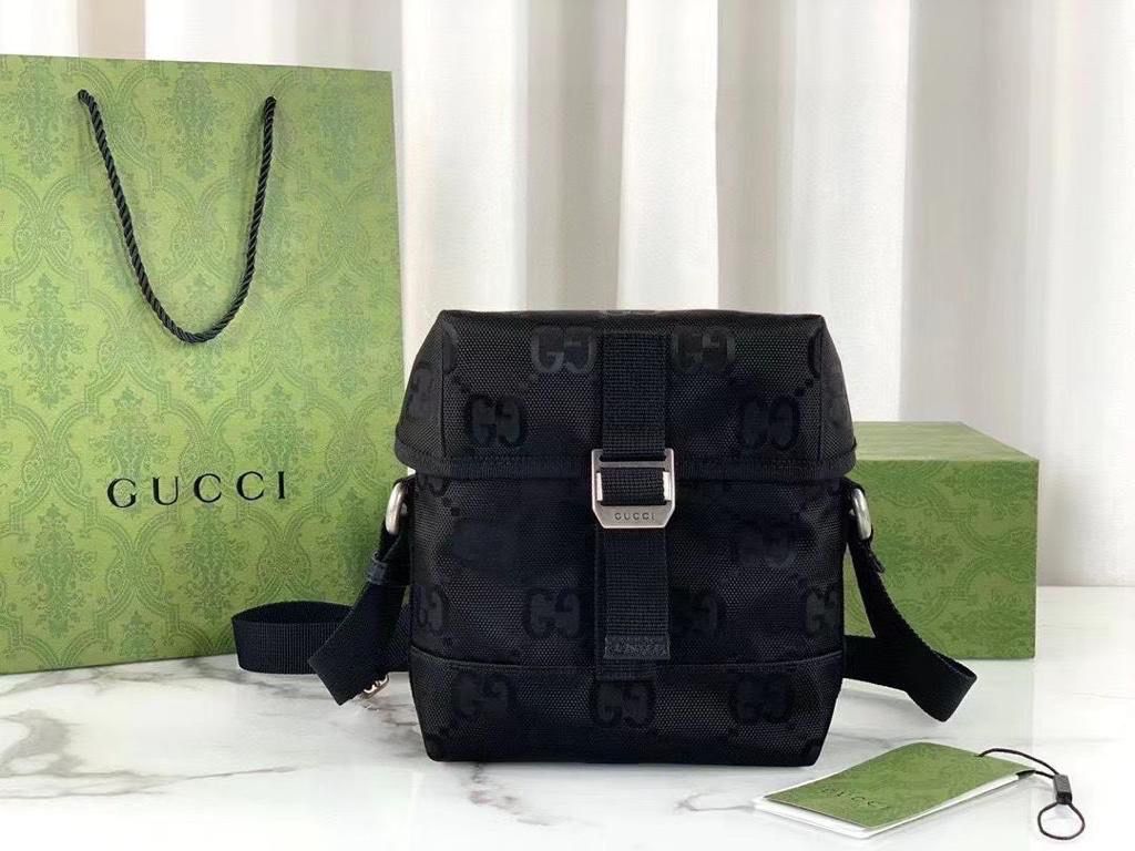 GUCCI Messenger Black