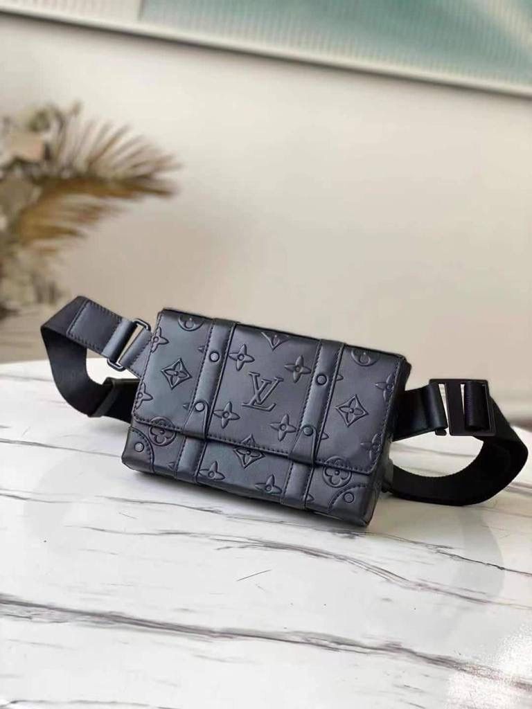 LOUIS VUITTON Trunk Slingbag