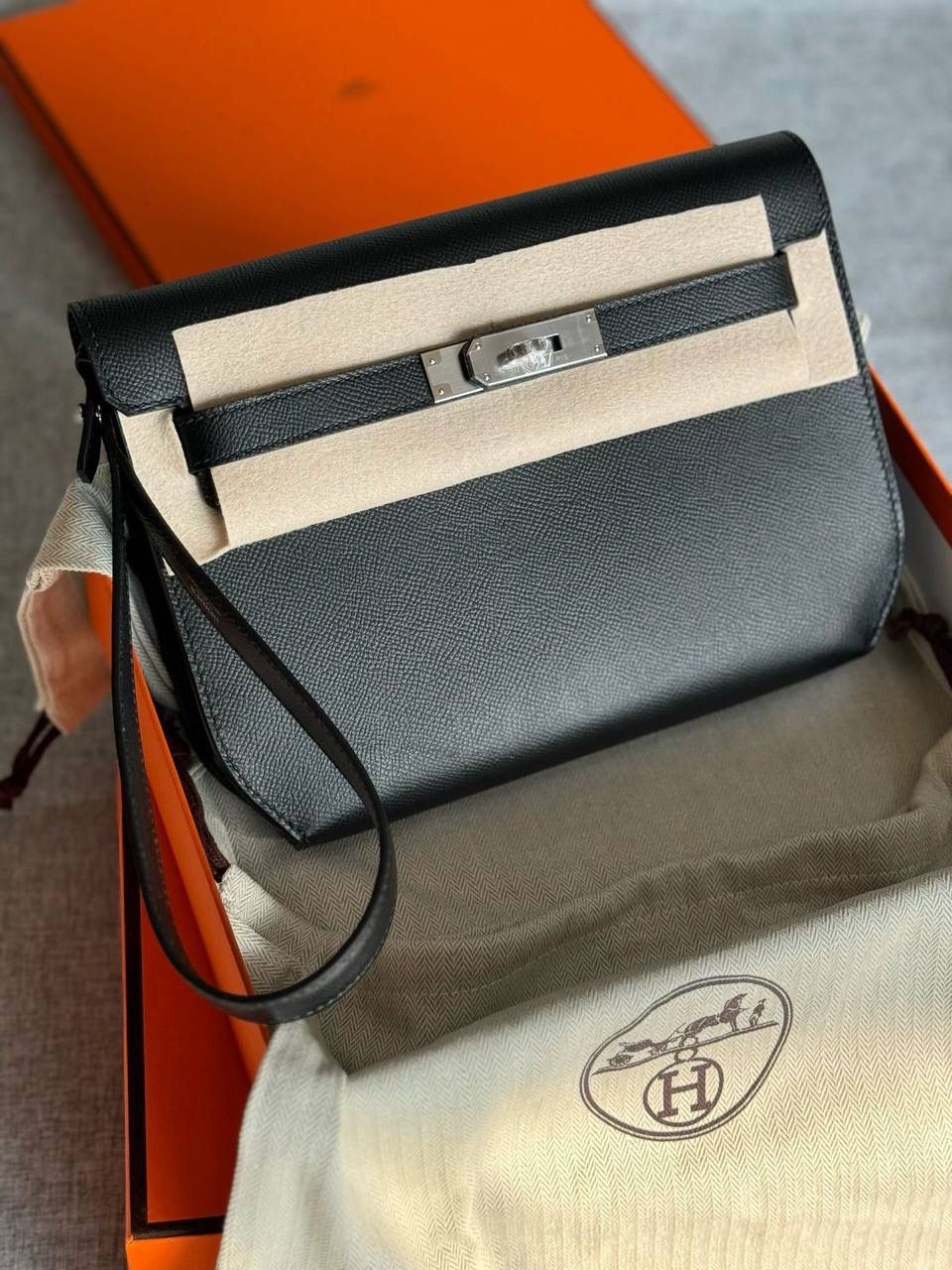 HERMES Kelly depeches 25 pouch 