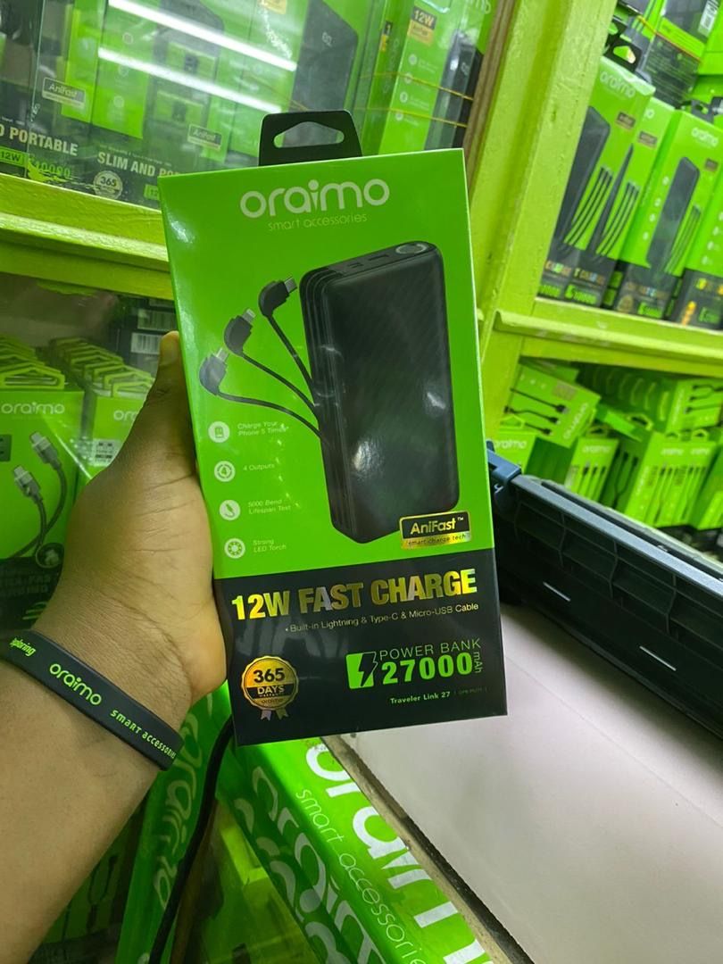 Oraimo 27000mAh avec cordons intégrés 