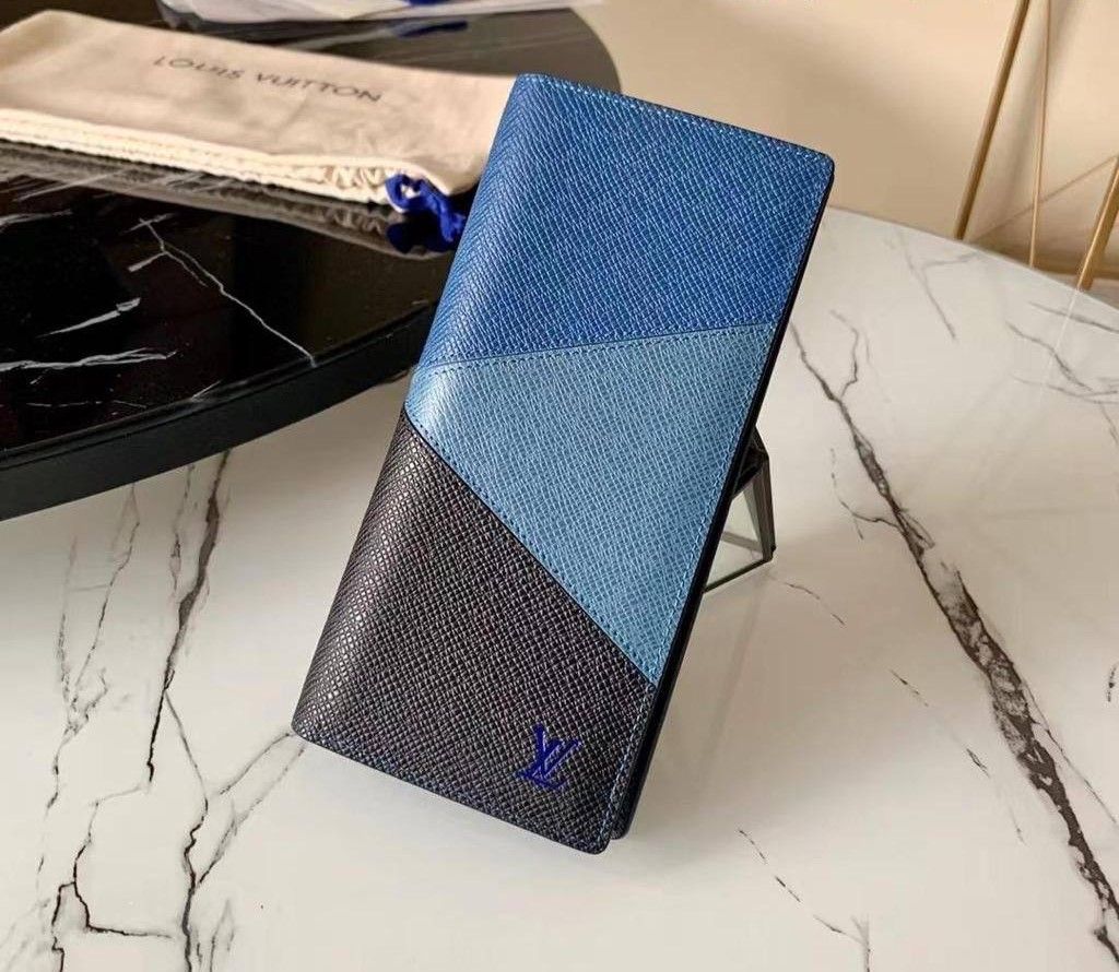 LOUIS VUITTON Bifold Long Wallet Taiga V Portefeuille Brothe