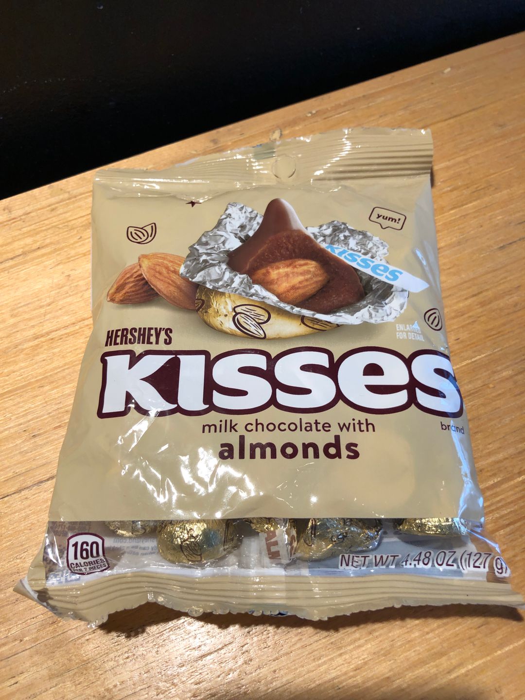 Hershey’s Kisses Milk Chocolate with Almonds 127g