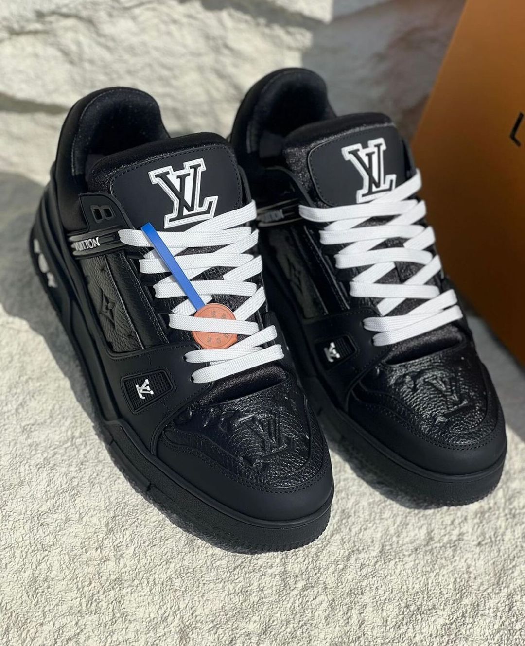 LV  TRAINERS 