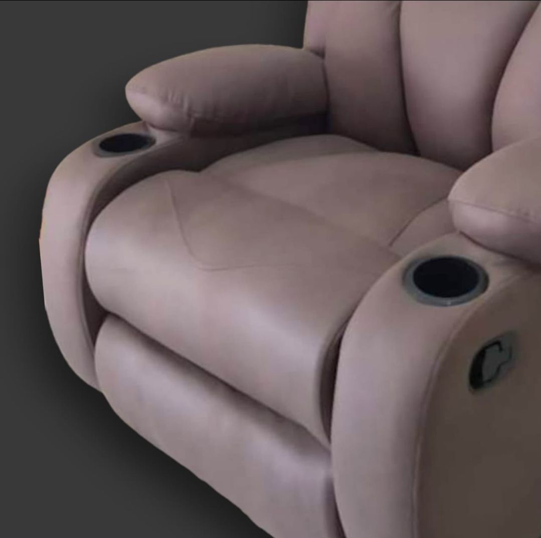 Dandle Grand EasyUp - The King Sized Recliner 