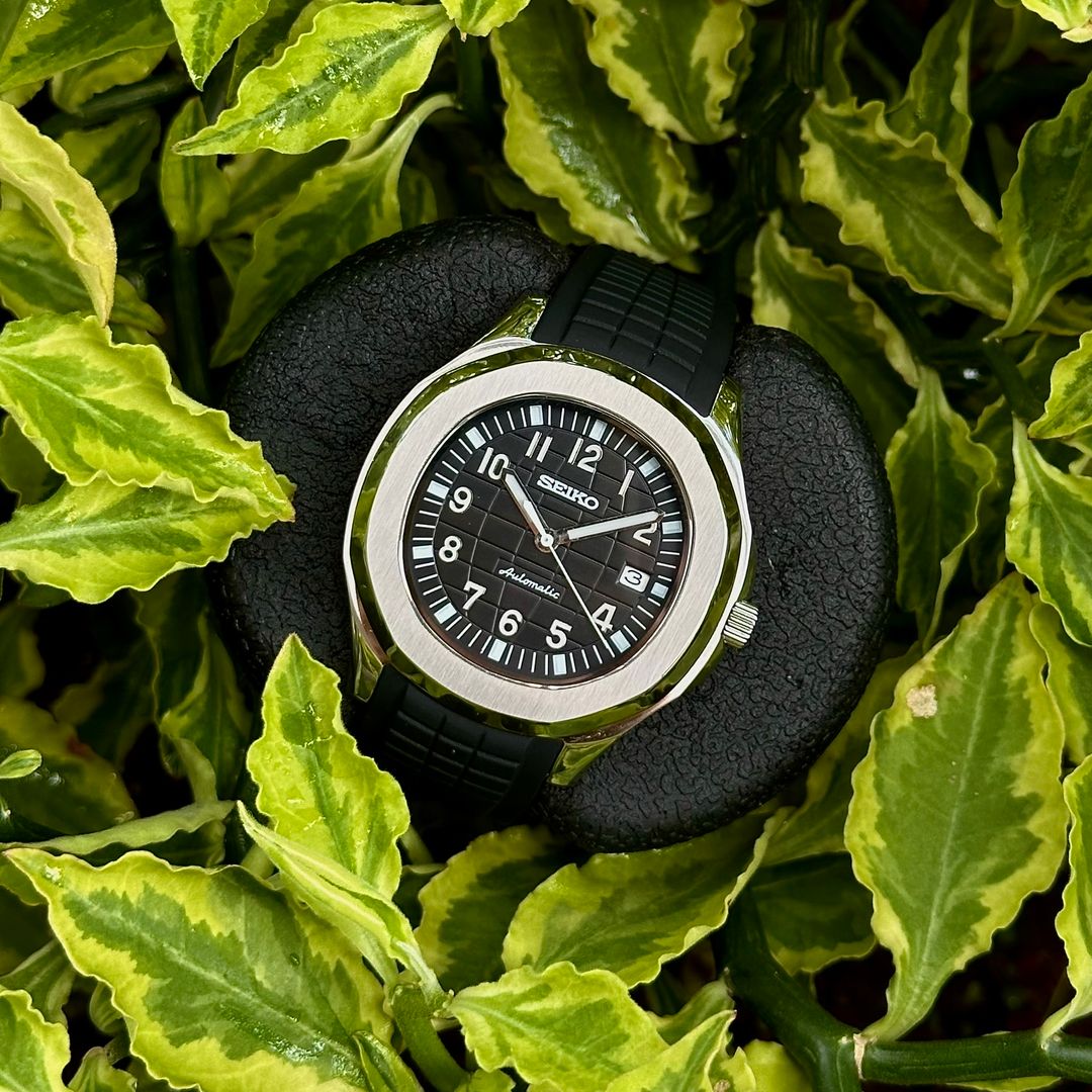 Black Aquanaut in 44MM