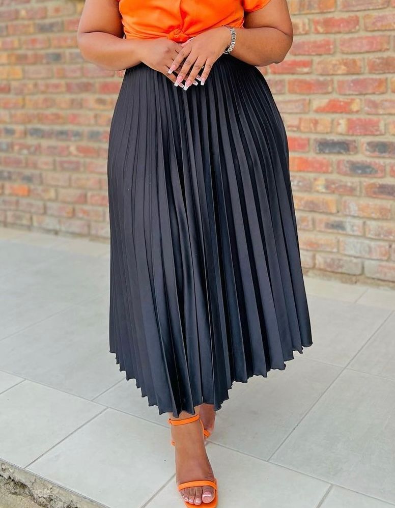 Pleated midi length skirt