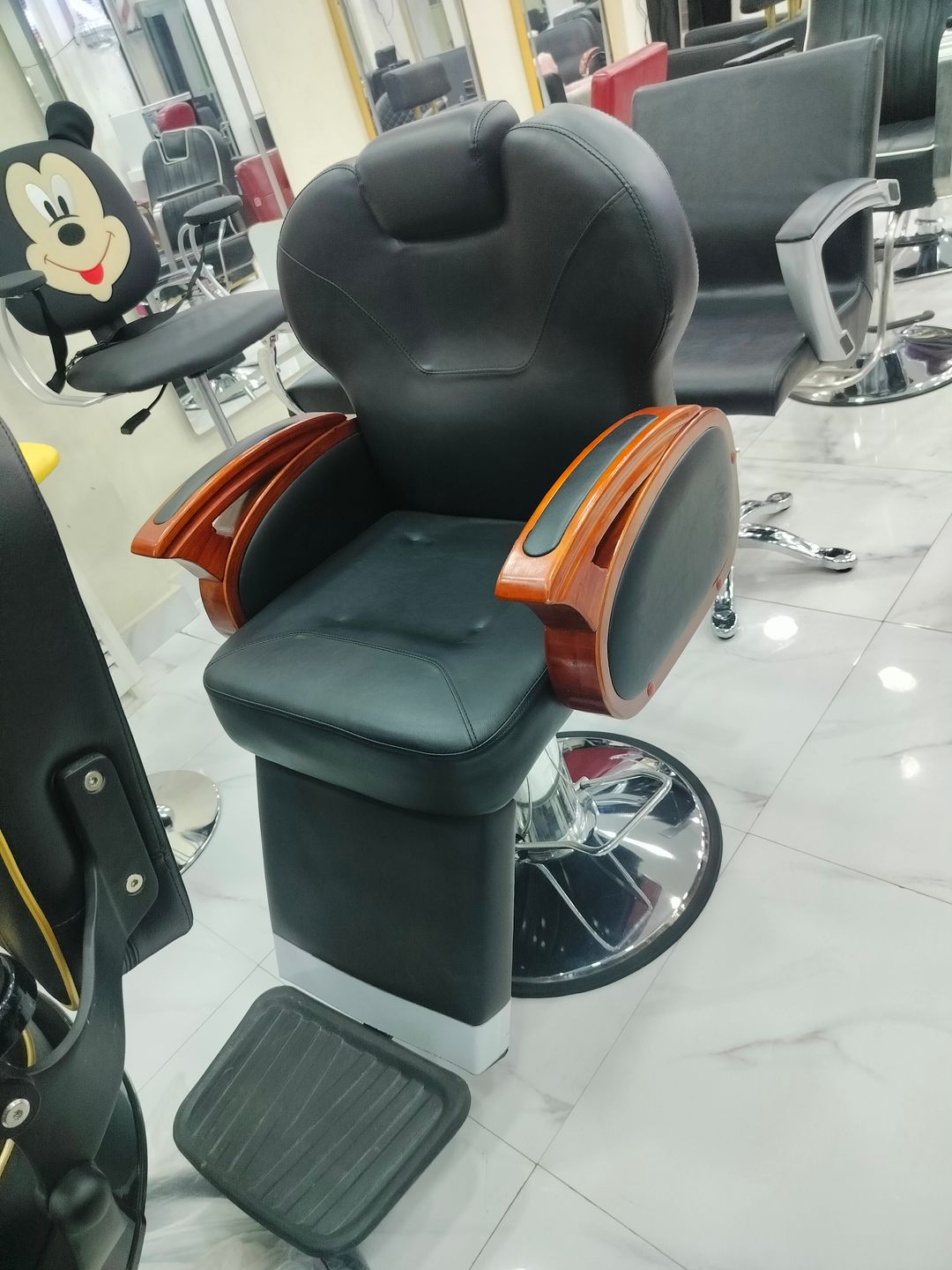 Executive barber chair (6038)