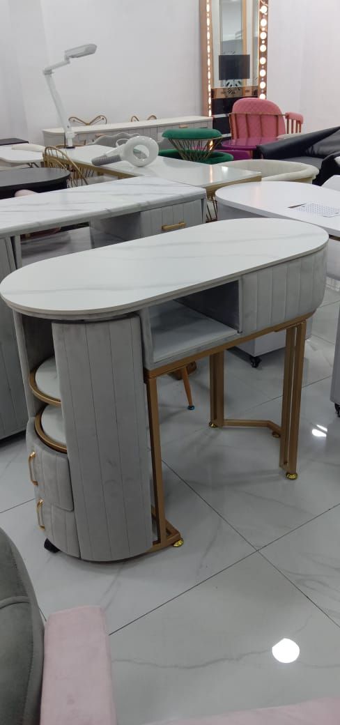 Manicure table 