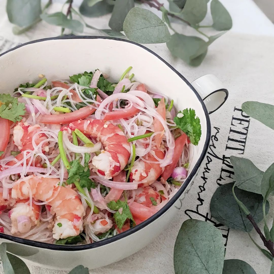 Spicy Prawn Noodles Salad