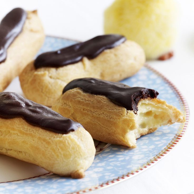 Mini Chocolate Eclairs (4 pieces)