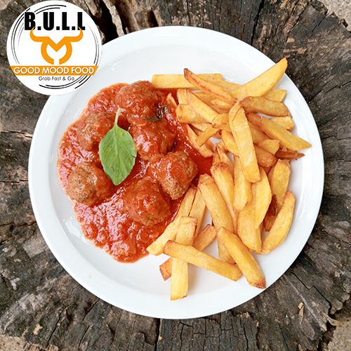 Meatballs in Tomato sauce— Kentang Goreng Belgia