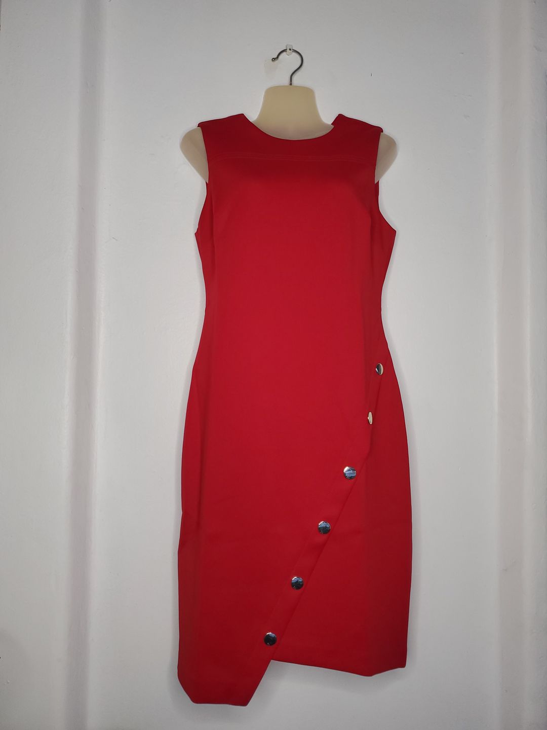 Red Tommy Hilfiger Sleeveless Midi Dress with Buttons & Zigzag Design