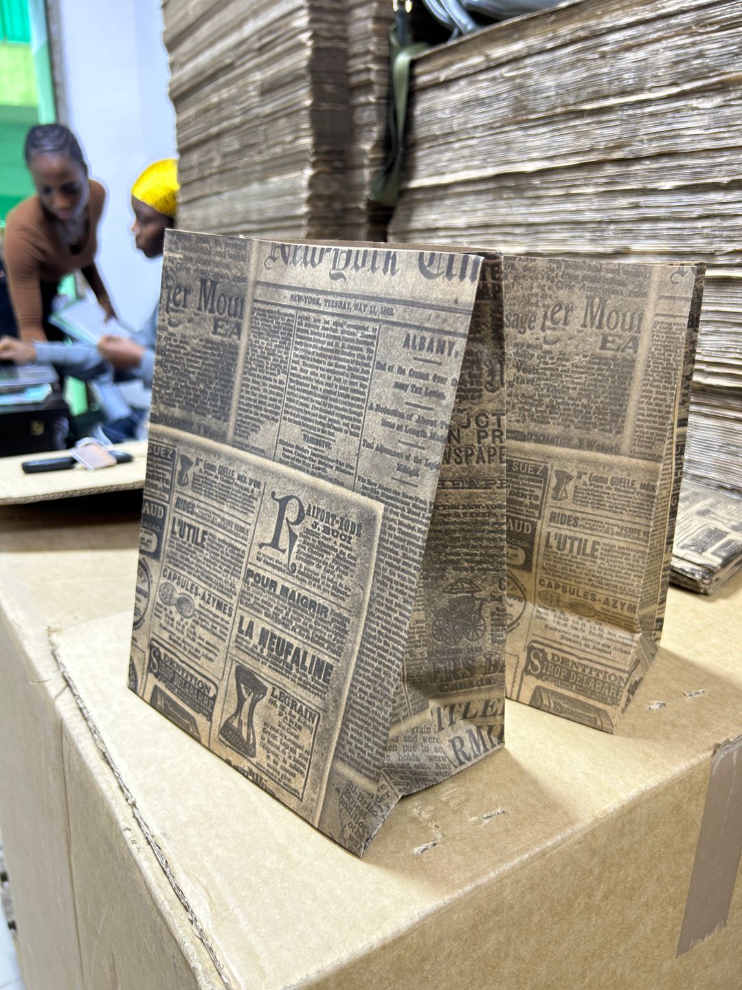 “NEWSPAPER PRINTS” TAKEOUT BAGS - 10” x 8” x 5” 