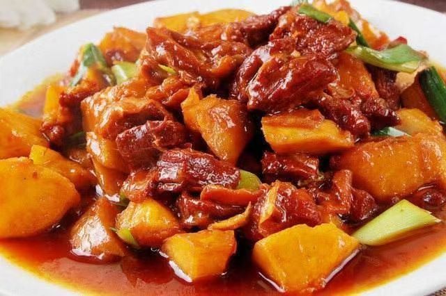 牛腩烧土豆 Stir Fry Beef With Potato