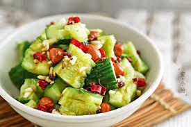 Smashed Cucumbers With Sesame Oil & Garlic (拍黄瓜）