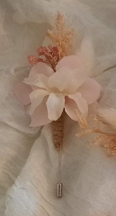 Rosy Whisper Boutonniere 