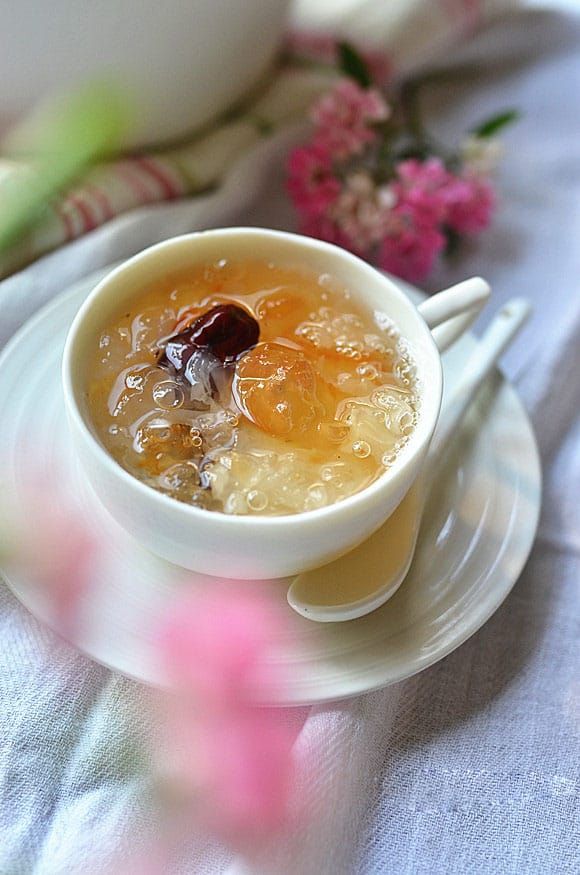 Boiled Peach Gum with White Fungus 银耳炖桃胶