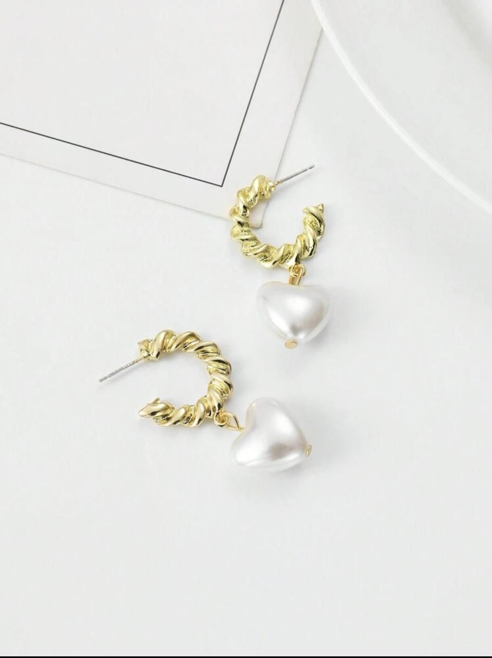 Pearl heart shape earring