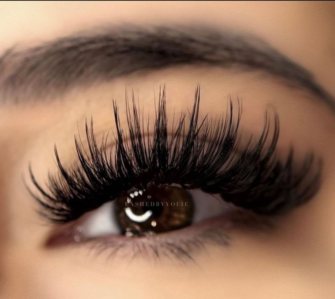 Mega Volume Lashes 