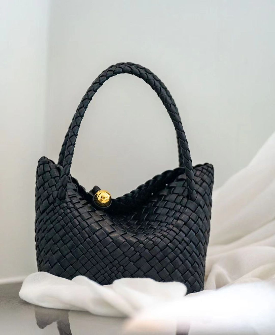 [PREORDER] Big Noelle Weave Sling / Shoulder Bag [Black]