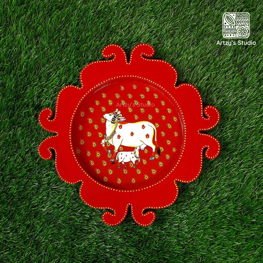 Cow Design Round Art Plate