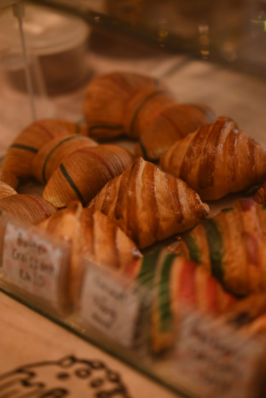 Ribbon Croissant