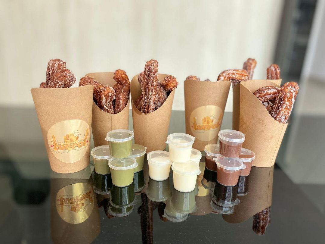 5 pieces of churros with 2 dips