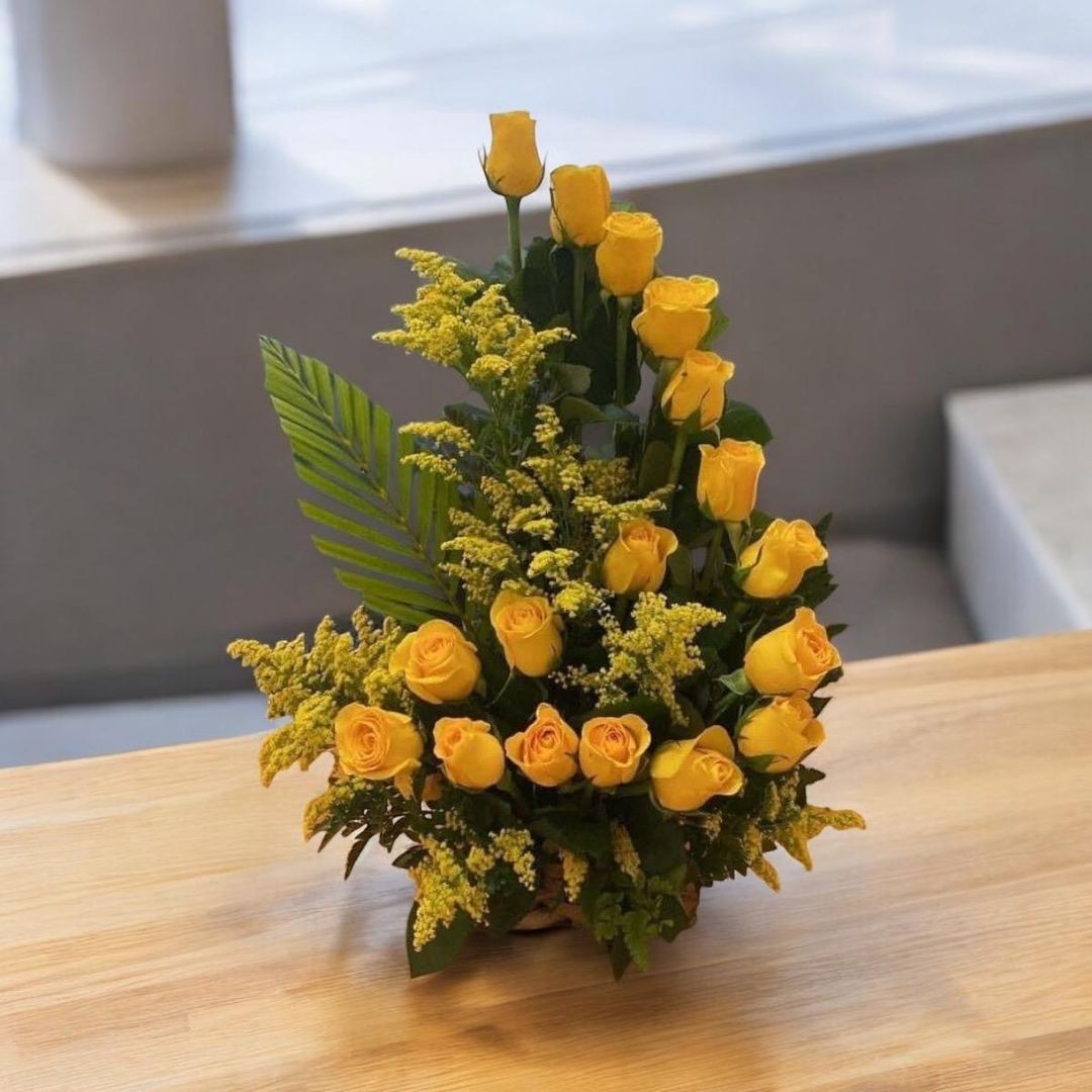 Arreglo escalonado de rosas 