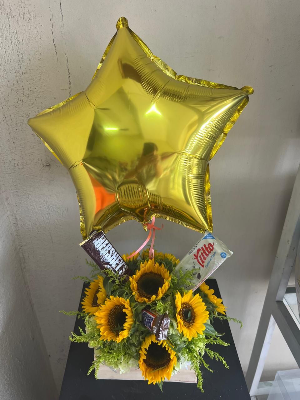 Arreglo de girasoles y globo 