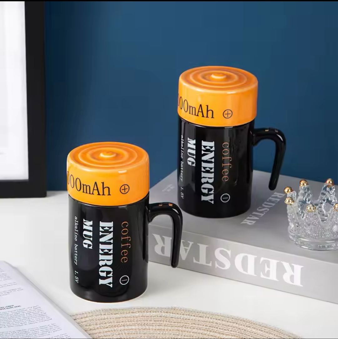 Mug en Forme de Pile – Rechargez Vos Matins avec Style !