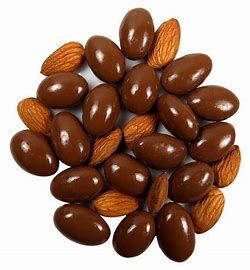 almendras bañadas en chocolate 250 grs