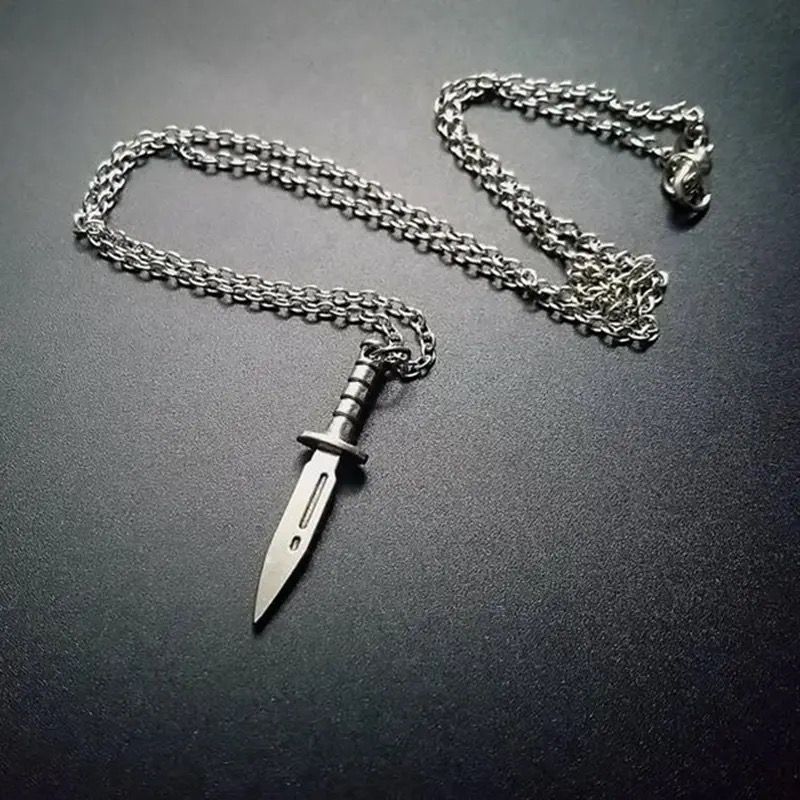 Collier Petit Couteau – Élégance et Audace