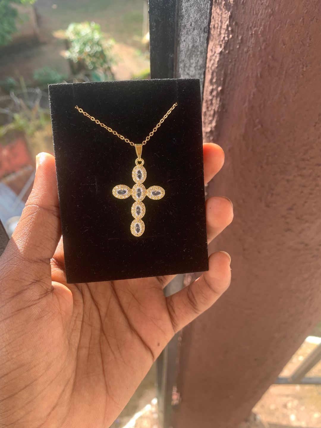 Cross pendant necklace 