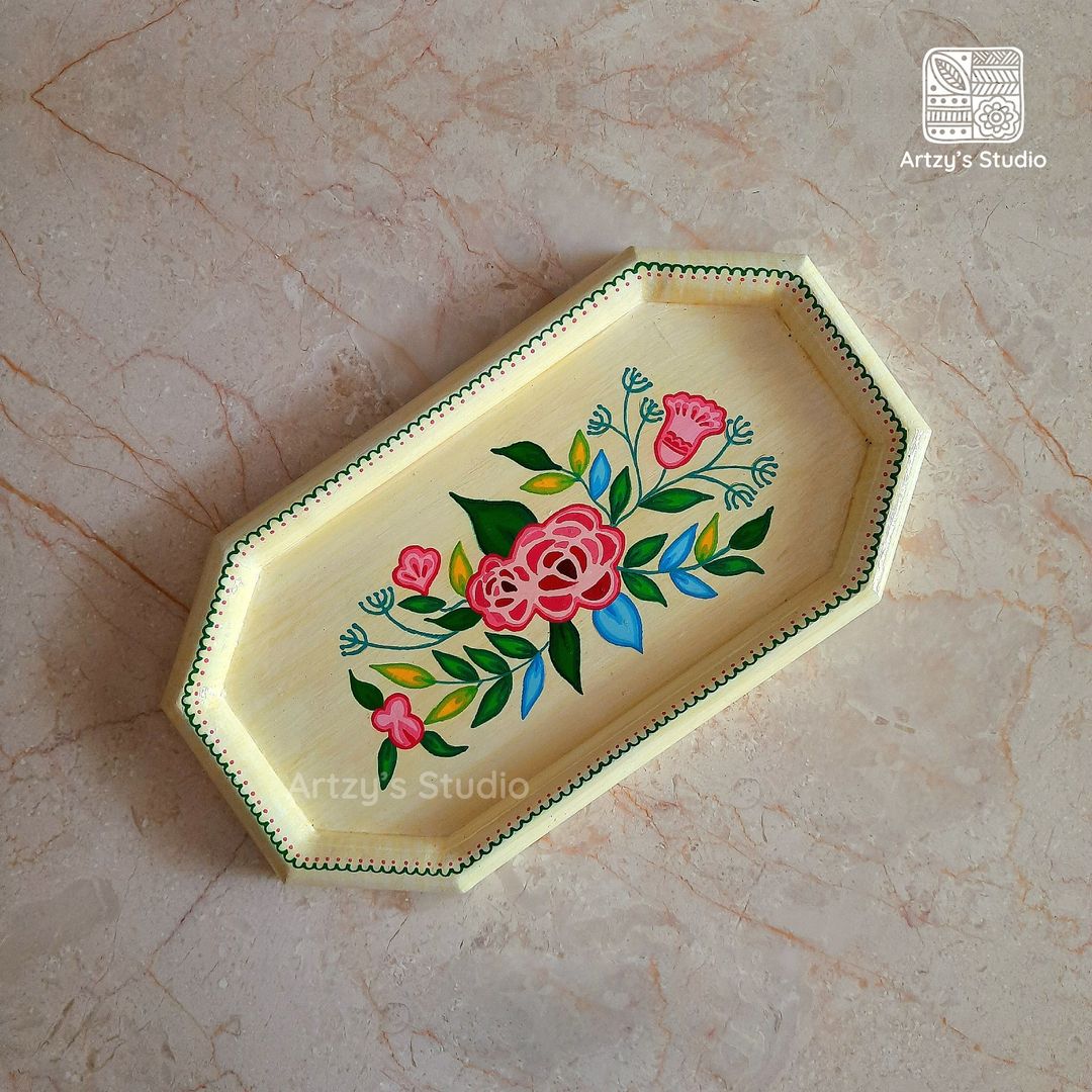 OffWhite Color Flower Design Medium Octagon Tray