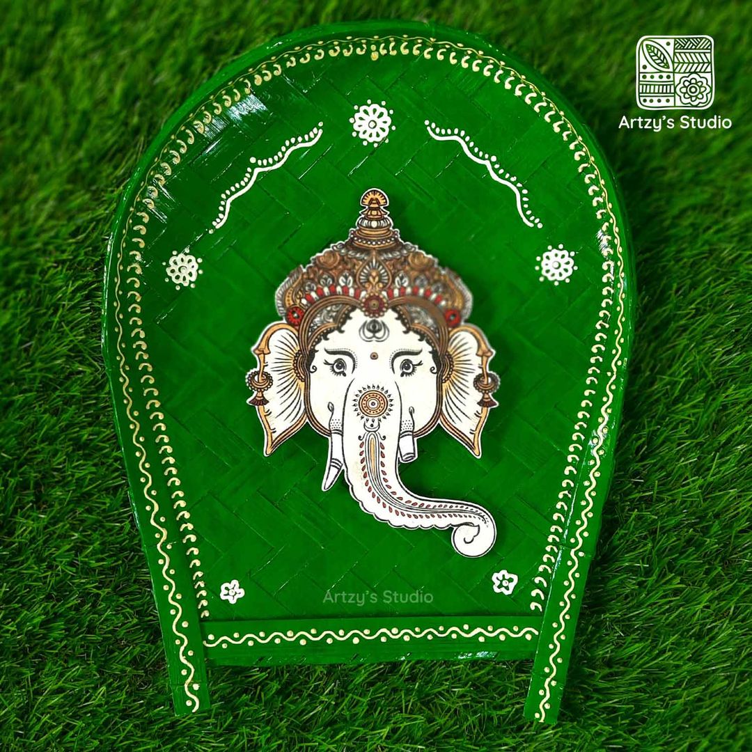 Decorated Small Sup with Small Face Ganpati and Green BG