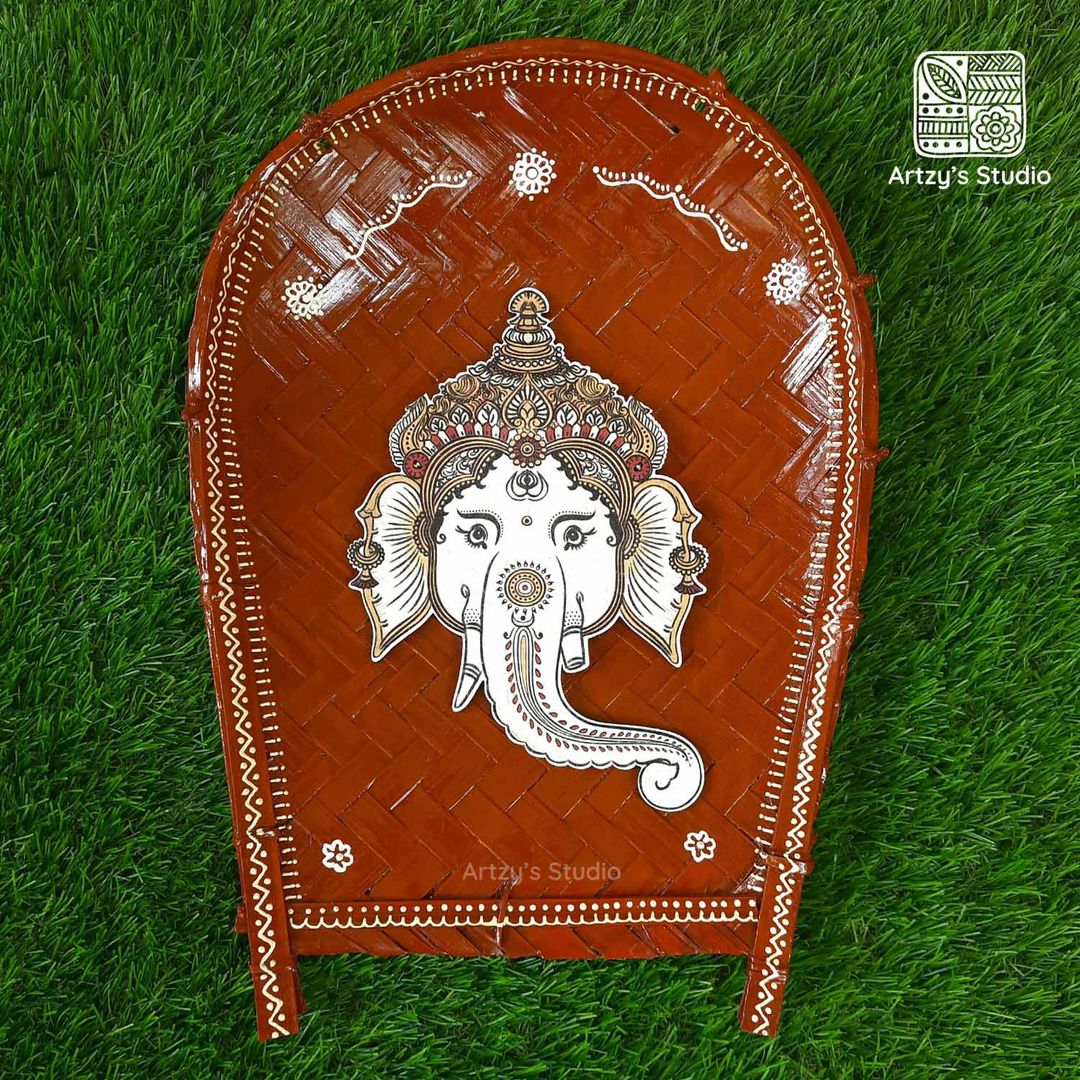 Decorated Large Sup with Large Face Ganpati and Brown BG