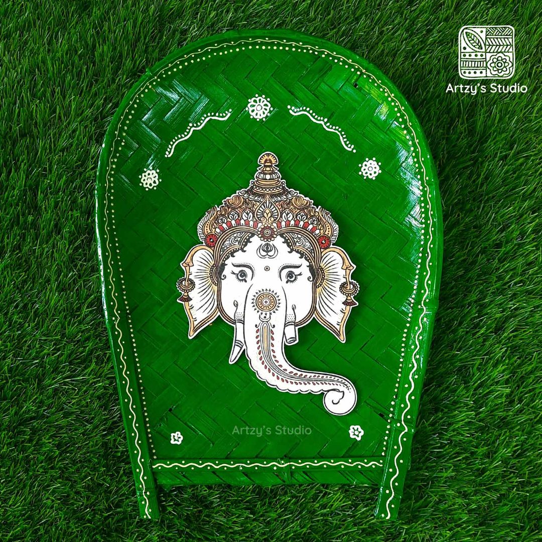 Decorated Large Sup with Large Face Ganpati and Green BG