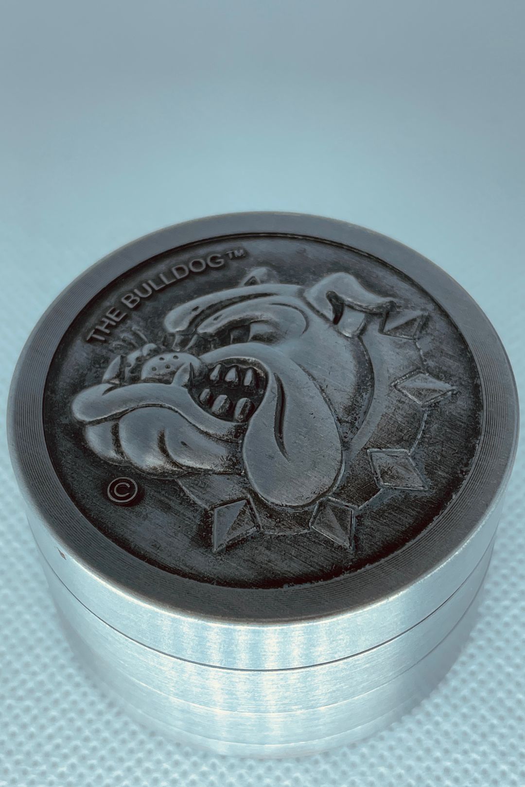 TOBACCO GRINDER - THE BULLDOG 4PC METAL SILVER - 6's - 50mm