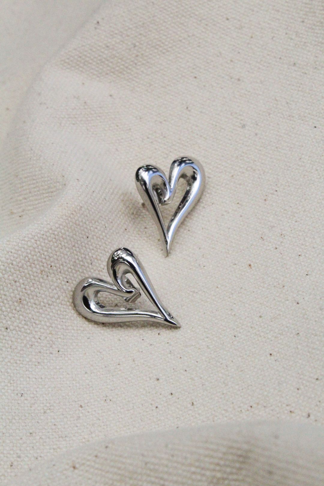 The silver heart Stud