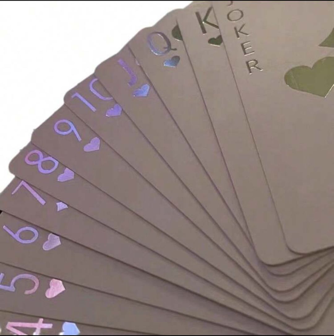 Carte de Jeu en PET Gris avec Finition Couleur Laser