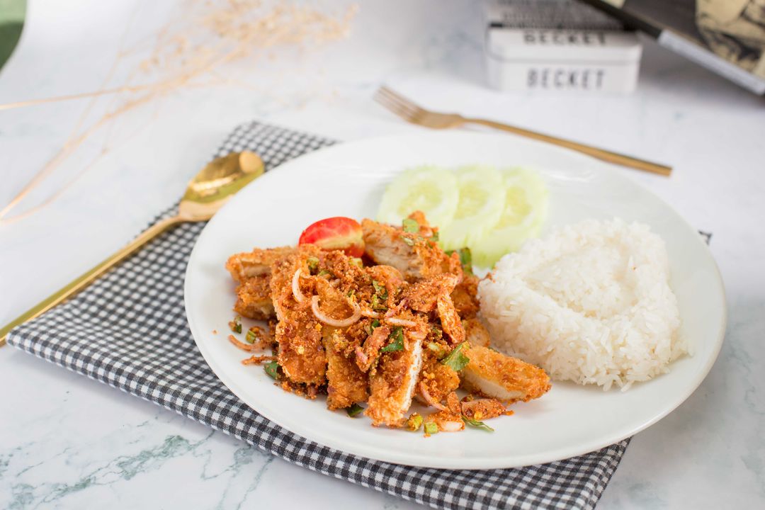 Spicy Fried Chicken Salad w/Rice (Khao Yum Gai Zap)