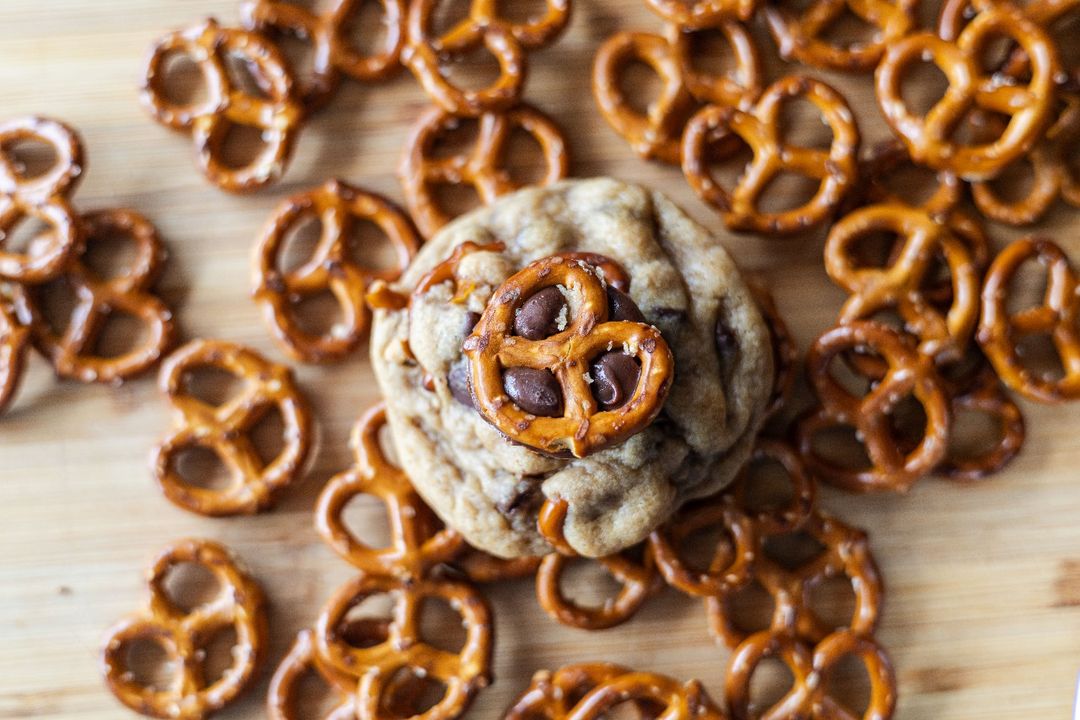 NUTELLA PRETZEL COOKIE