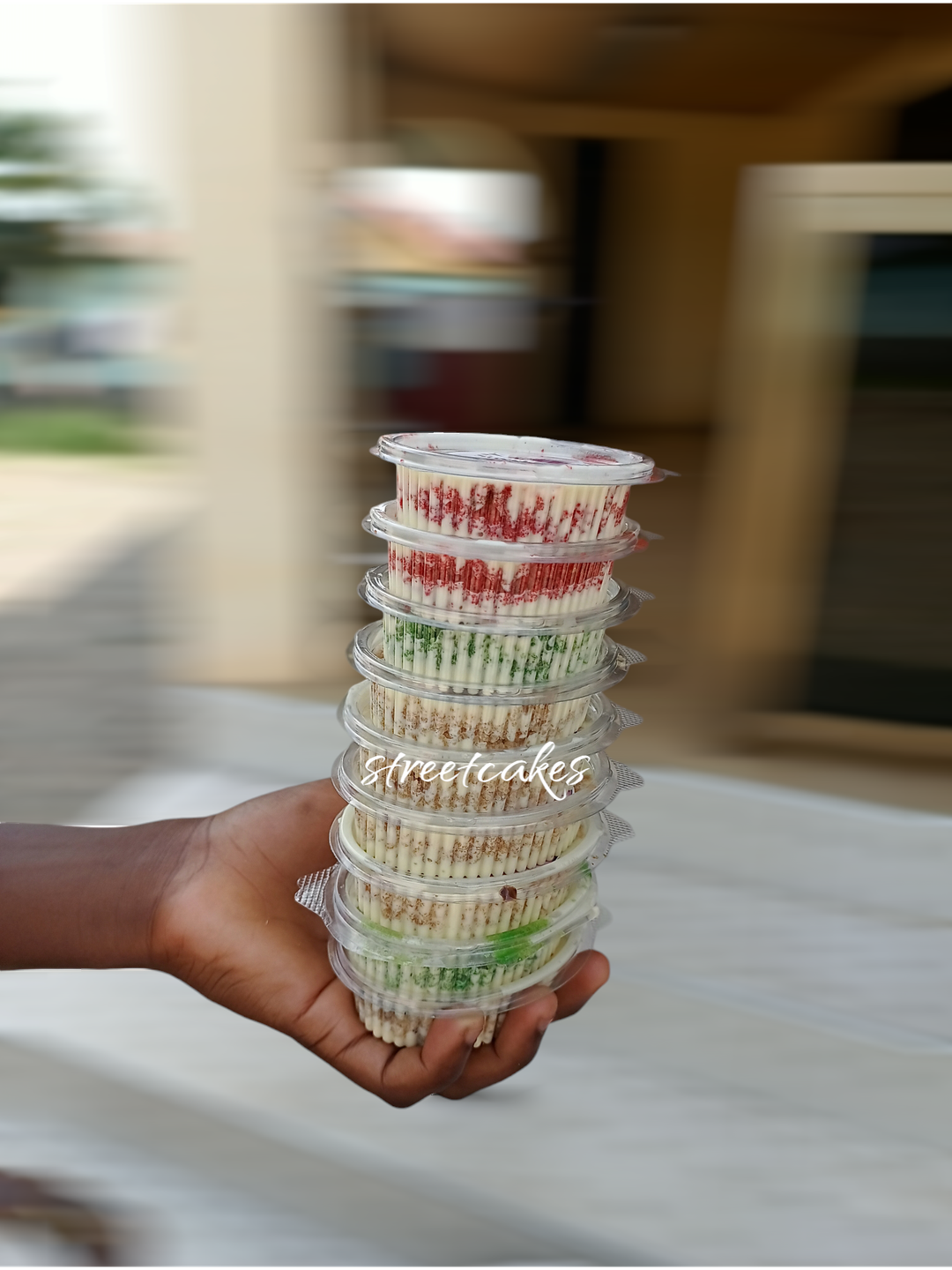 PLASTIC CAKE IN CUPS