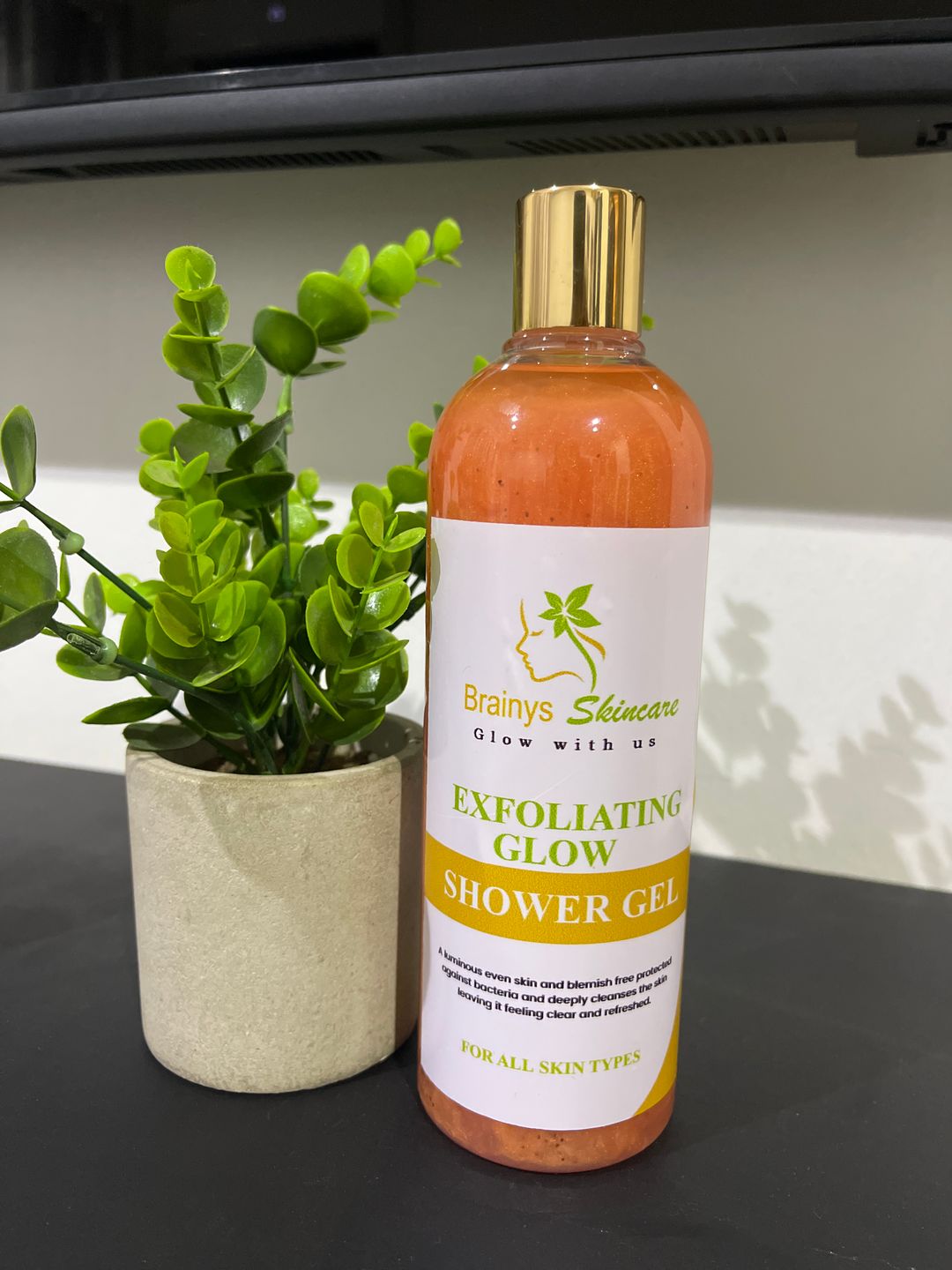 EXFOLIATING GLOW BODY WASH