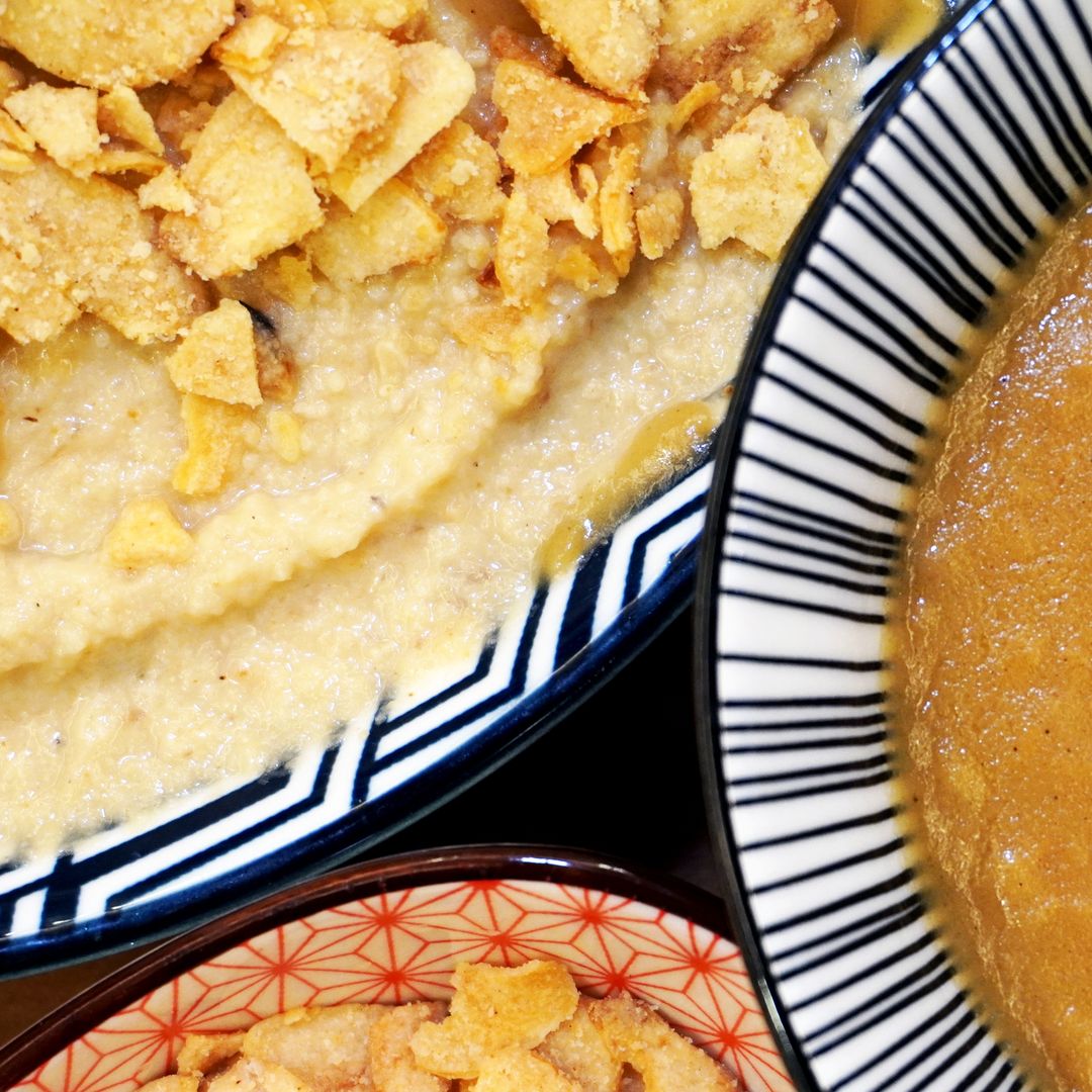 Garlic Cauliflower Mash with Klassic-Fried-Chicken-style Gravy