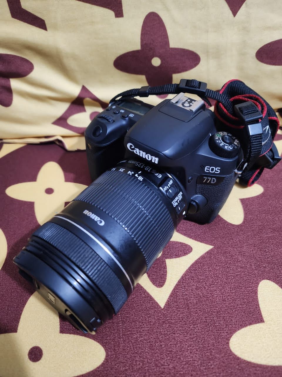 Canon eos 77d + 18-135mm