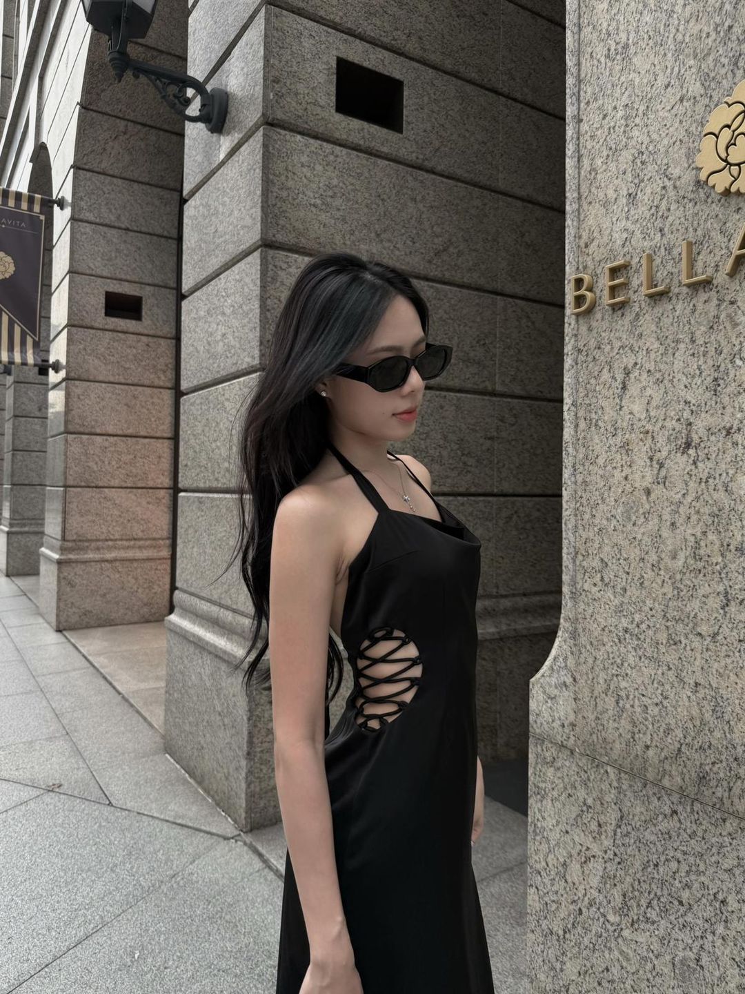 LVD NAOMI HALTER DRESS (BLACK)